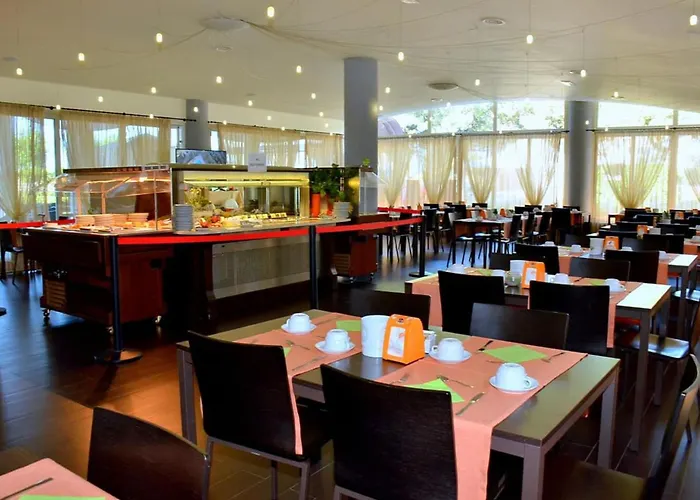 Flat Featuring A Large Sun-filled Terrace *