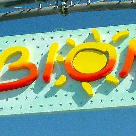 아파트 Flat Featuring A Large Sun-filled Terrace *