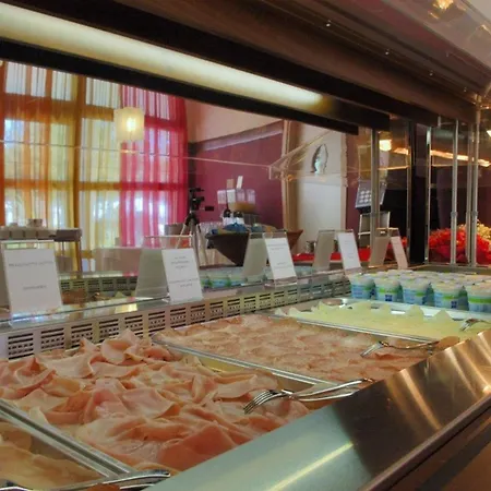 Flat Featuring A Large Sun-filled Terrace 비비오네