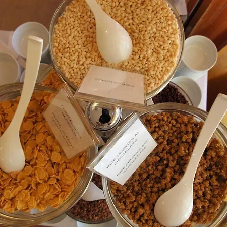 Διαμέρισμα Flat Featuring A Large Sun-filled Terrace *