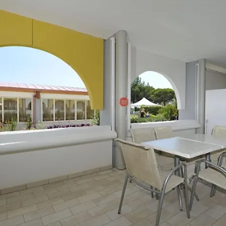 Flat Featuring A Large Sun-filled Terrace Διαμέρισμα Μπιμπιόνε