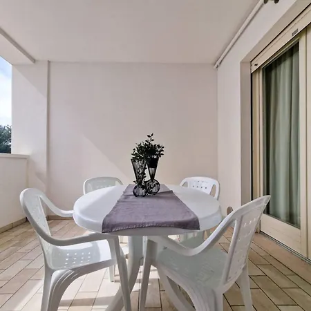 Flat Featuring A Large Sun-filled Terrace Apartamento *