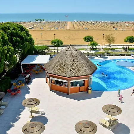 Apartamento Flat Featuring A Large Sun-filled Terrace Bibione