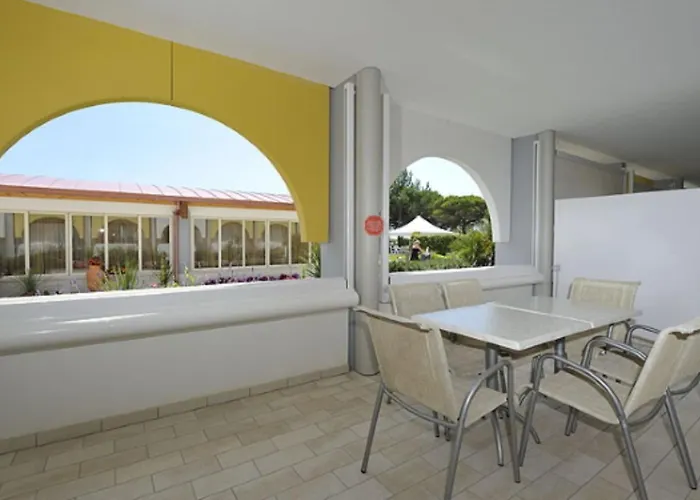 Flat Featuring A Large Sun-filled Terrace Appartamento Bibione